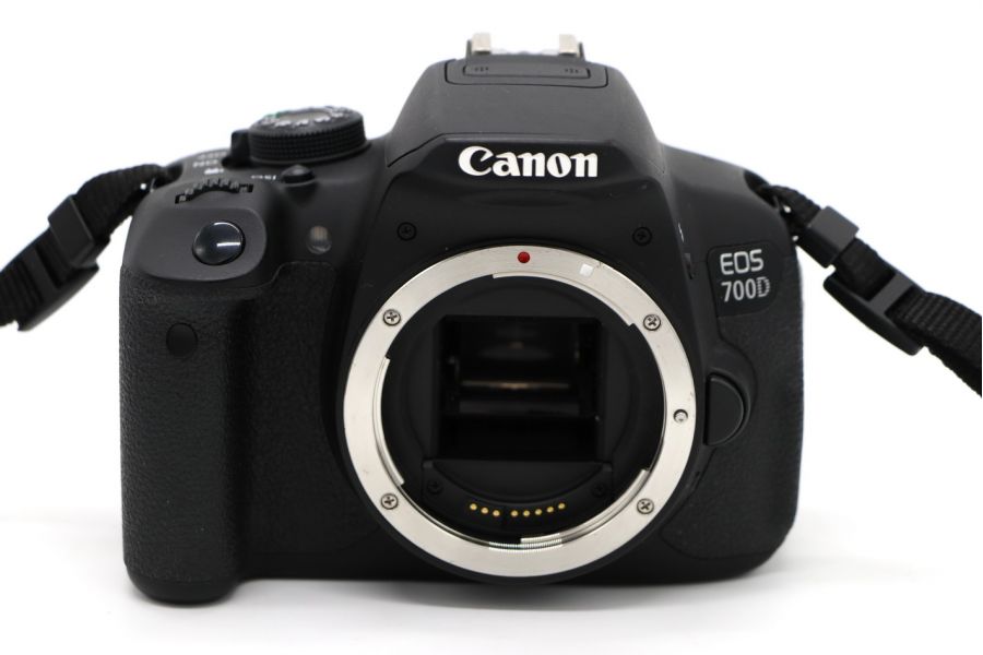 Canon EOS 700D body в упаковке (пробег 2.5K кадров)