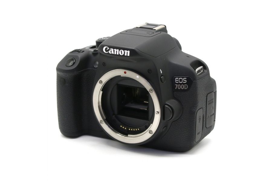 Canon EOS 700D body в упаковке (пробег 1530 кадров)
