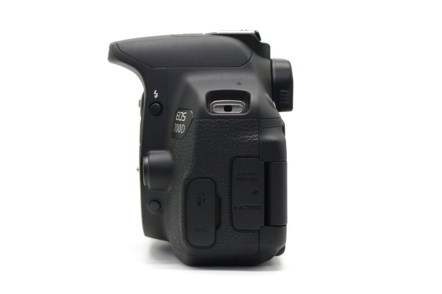 Canon EOS 700D body в упаковке (пробег 1530 кадров)