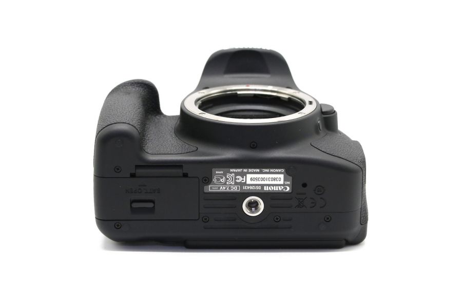 Canon EOS 700D body в упаковке (пробег 1530 кадров)