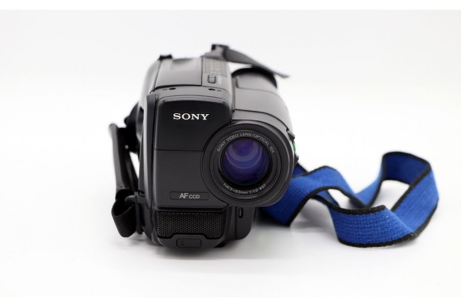 Видеокамера Sony CCD-TR340E