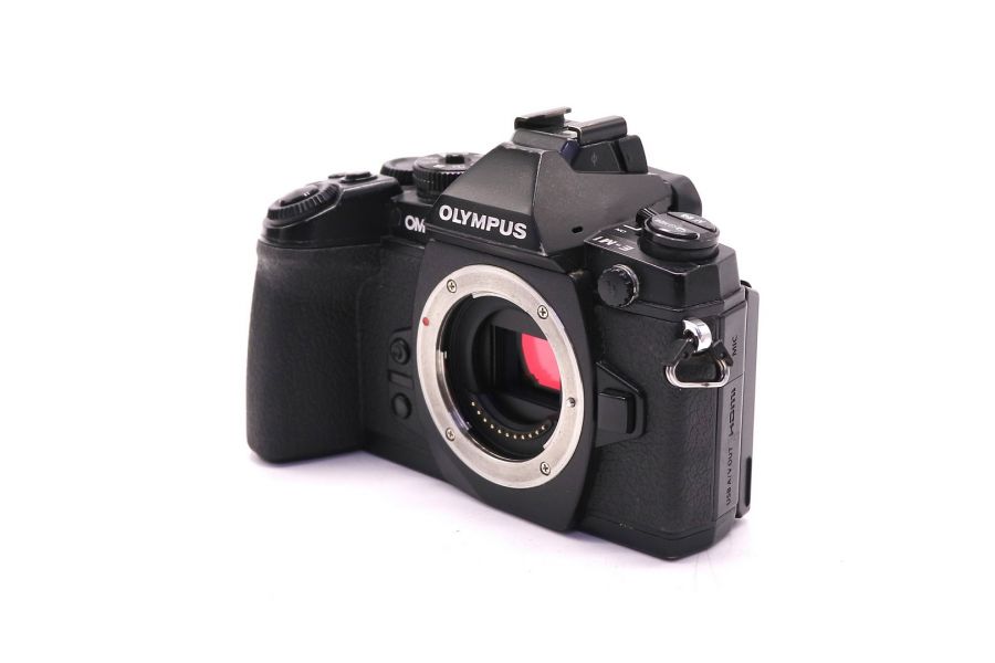 Olympus OM-D E-M1 body в упаковке (пробег 58540 кадров)