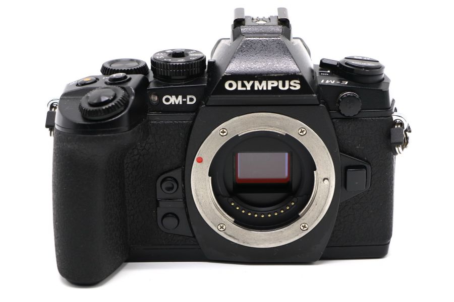 Olympus OM-D E-M1 body в упаковке (пробег 65636 кадров)
