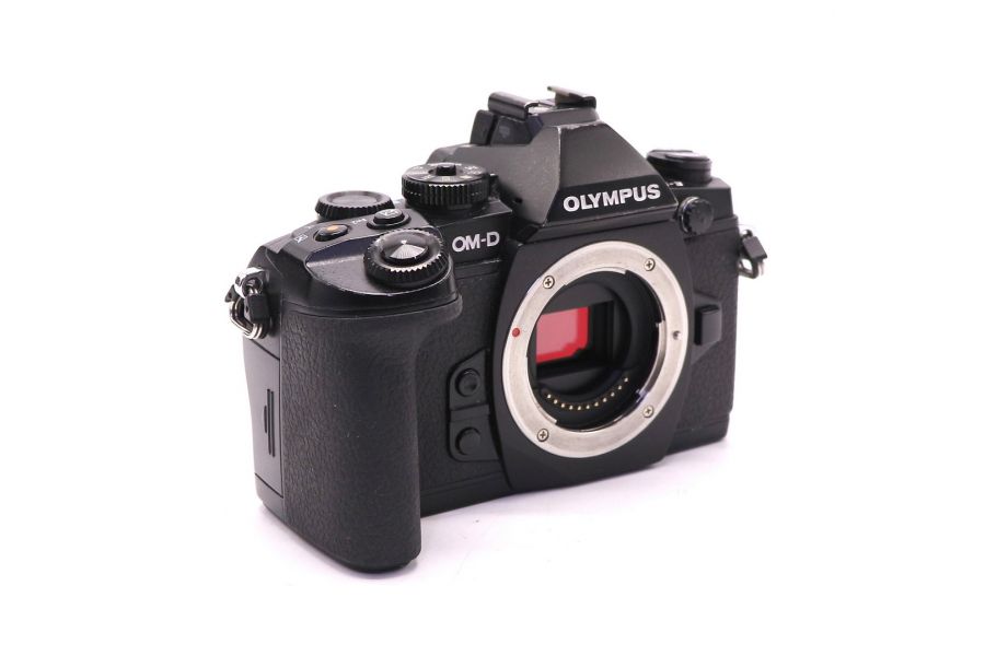 Olympus OM-D E-M1 body в упаковке (пробег 58540 кадров)