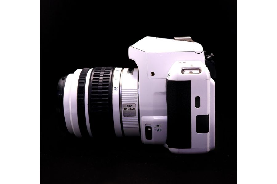 Pentax K-r kit white (пробег 32215 кадров)