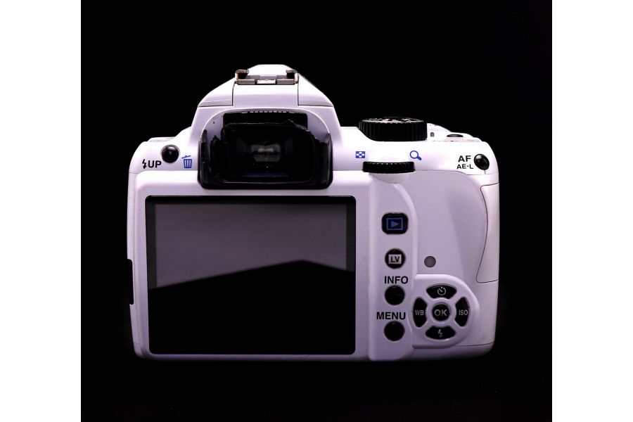 Pentax K-r kit white (пробег 32215 кадров)