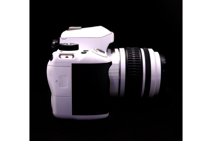 Pentax K-r kit white (пробег 32215 кадров)