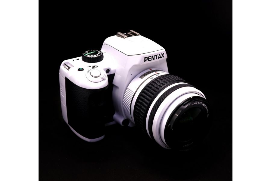 Pentax K-r kit white (пробег 32215 кадров)