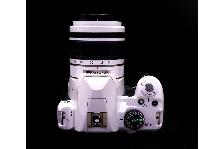 Pentax K-r kit white (пробег 32215 кадров)