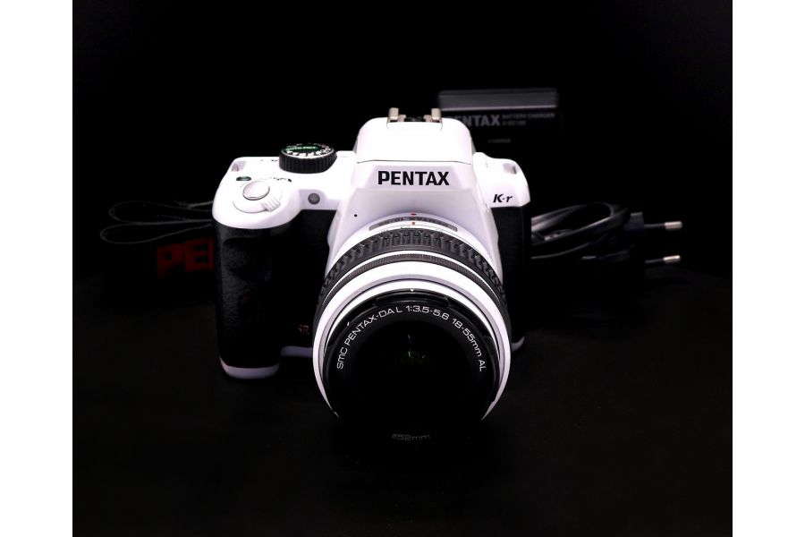 Pentax K-r kit white (пробег 32215 кадров)
