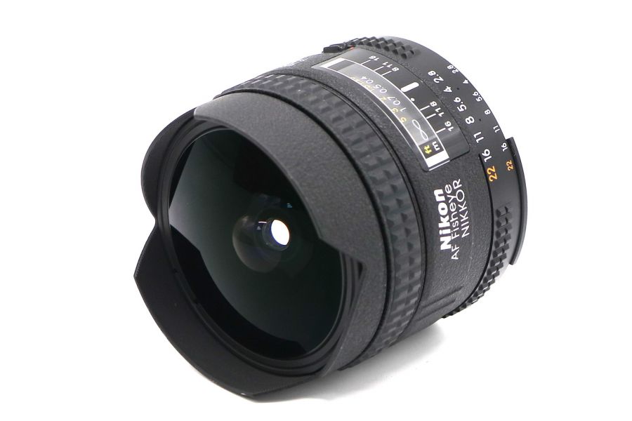 Nikon 16mm f/2.8D AF Fisheye-Nikkor в упаковке