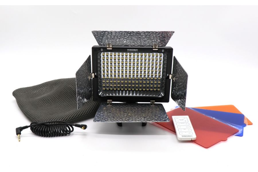 Накамерный свет Yongnuo YN160-II