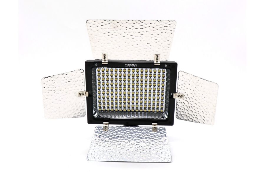 Накамерный свет Yongnuo YN160-II
