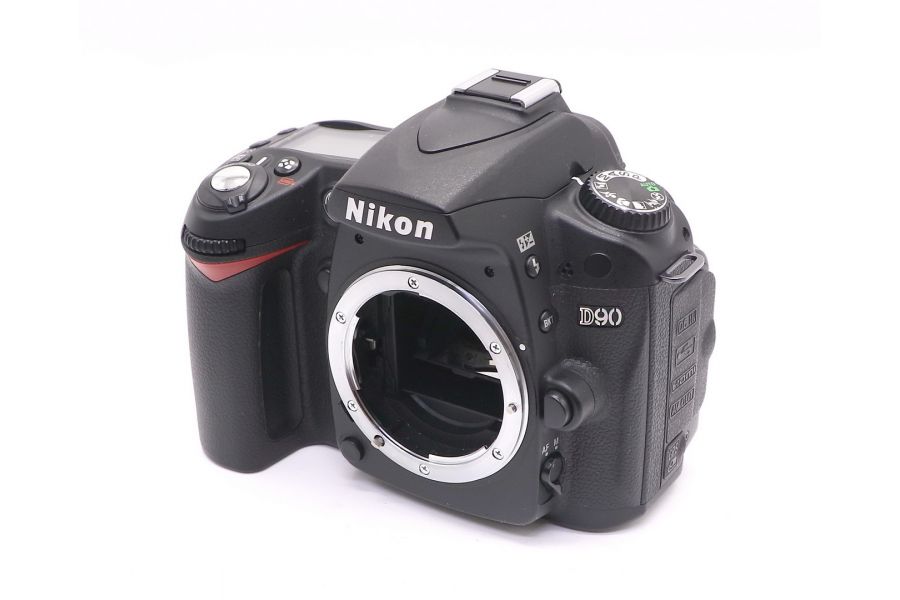 Nikon D90 body в упаковке (пробег 535 кадров)
