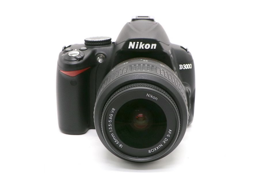 Nikon D3000 kit (пробег 4760 кадров)
