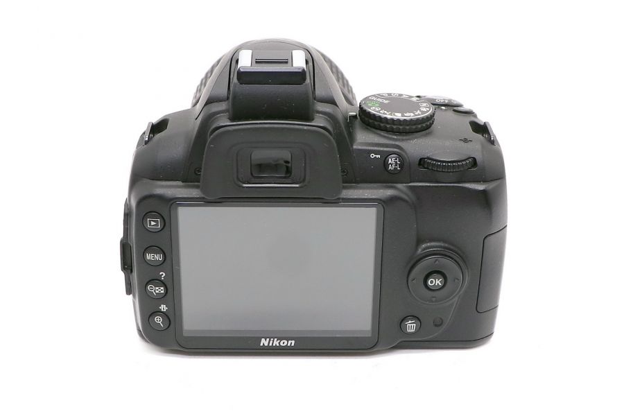 Nikon D3000 kit (пробег 4760 кадров)