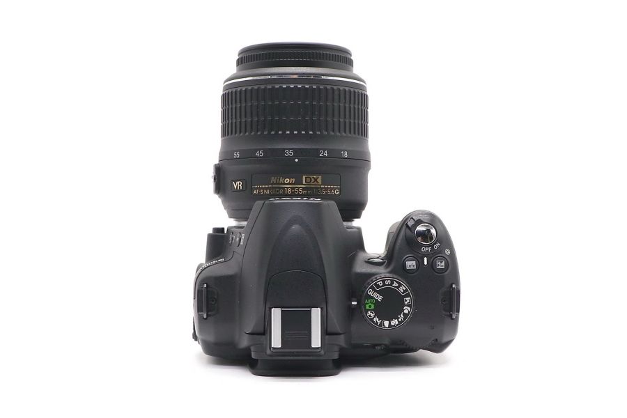 Nikon D3000 kit (пробег 4760 кадров)