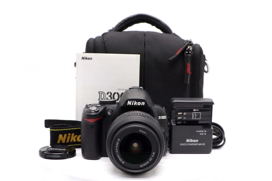 Nikon D3000 kit (пробег 4760 кадров)