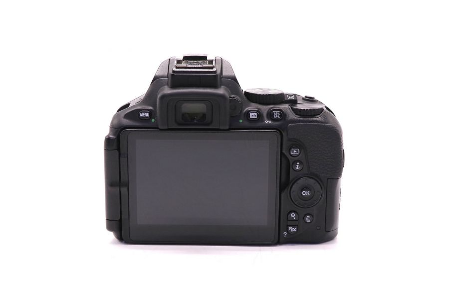 Nikon D5600 kit (пробег 7150 кадров)
