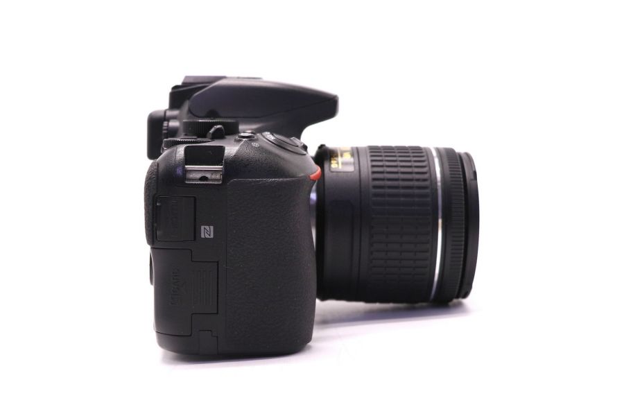 Nikon D5600 kit (пробег 7150 кадров)