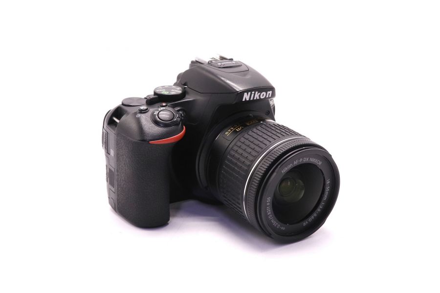 Nikon D5600 kit (пробег 7150 кадров)