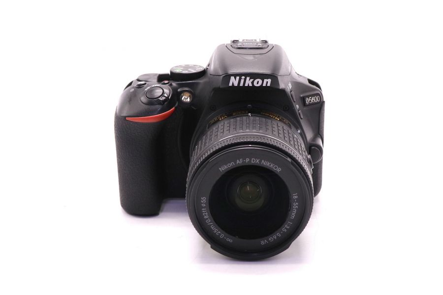 Nikon D5600 kit (пробег 7150 кадров)