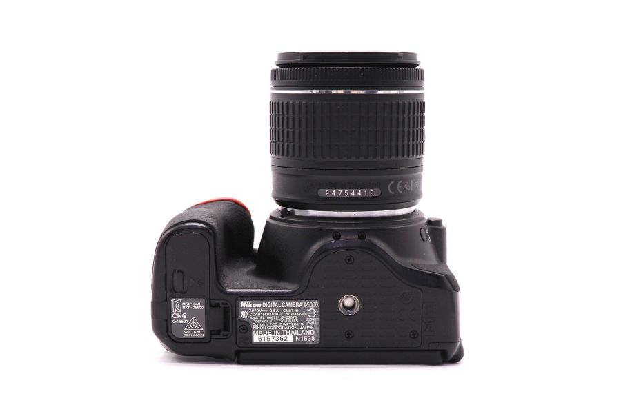 Nikon D5600 kit (пробег 7150 кадров)