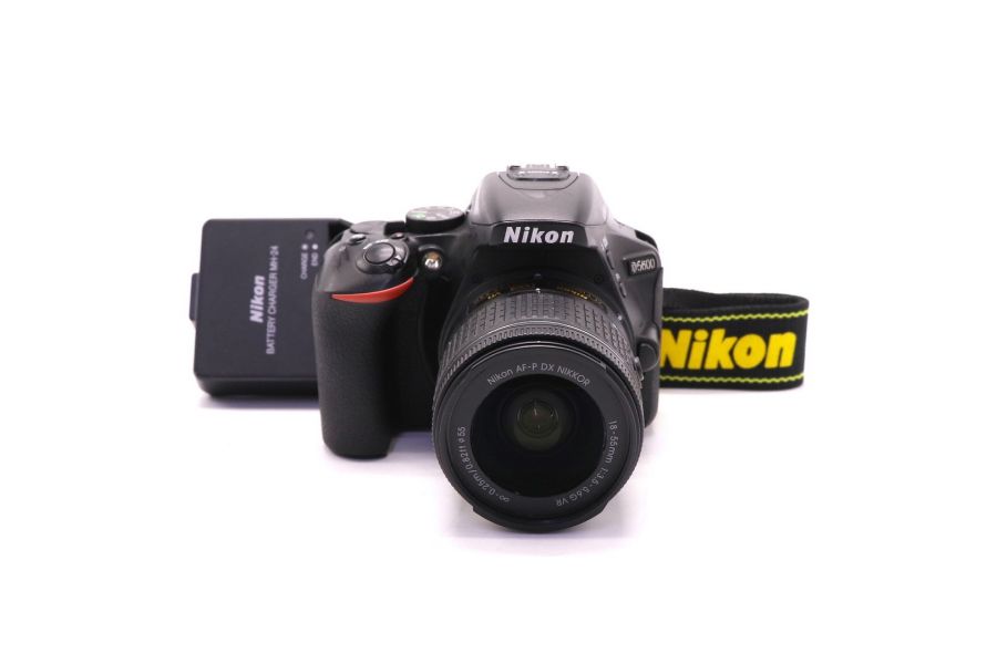 Nikon D5600 kit (пробег 7150 кадров)