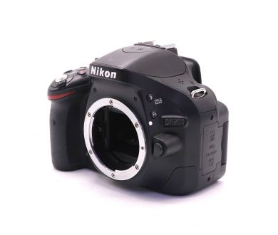 Nikon D5200 body (пробег 17305 кадров)