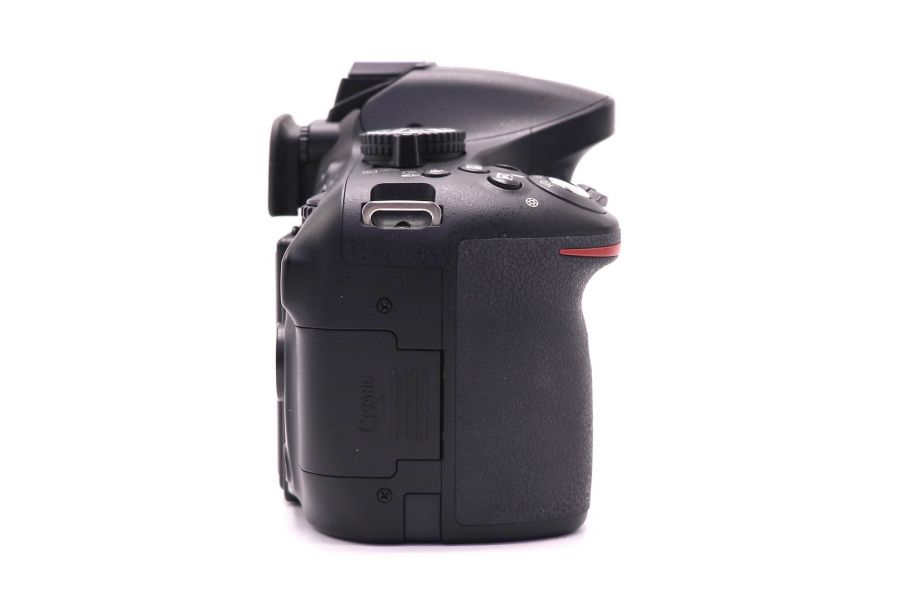 Nikon D5200 body (пробег 17305 кадров)
