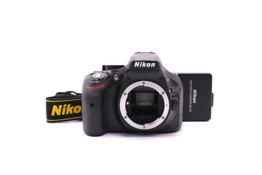 Nikon D5200 body (пробег 17305 кадров)