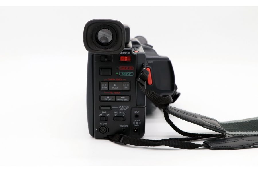 Видеокамера Sharp VL-C780S