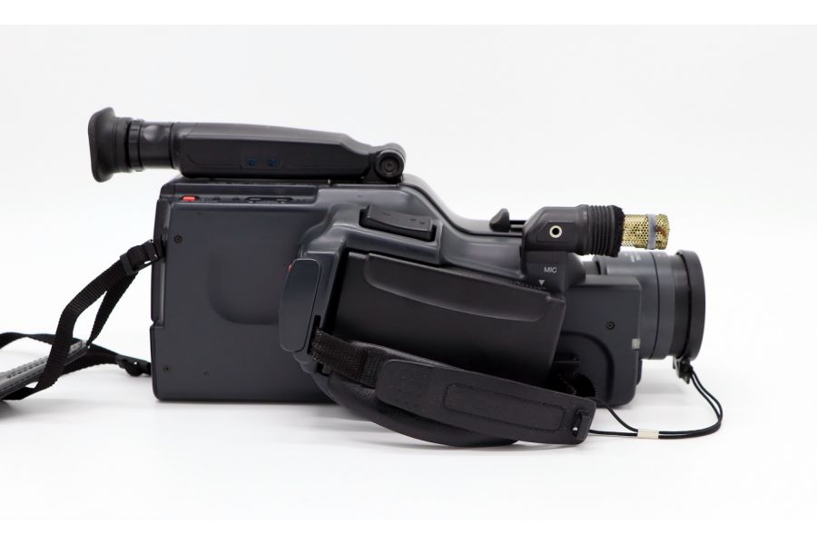 Видеокамера Sharp VL-C780S