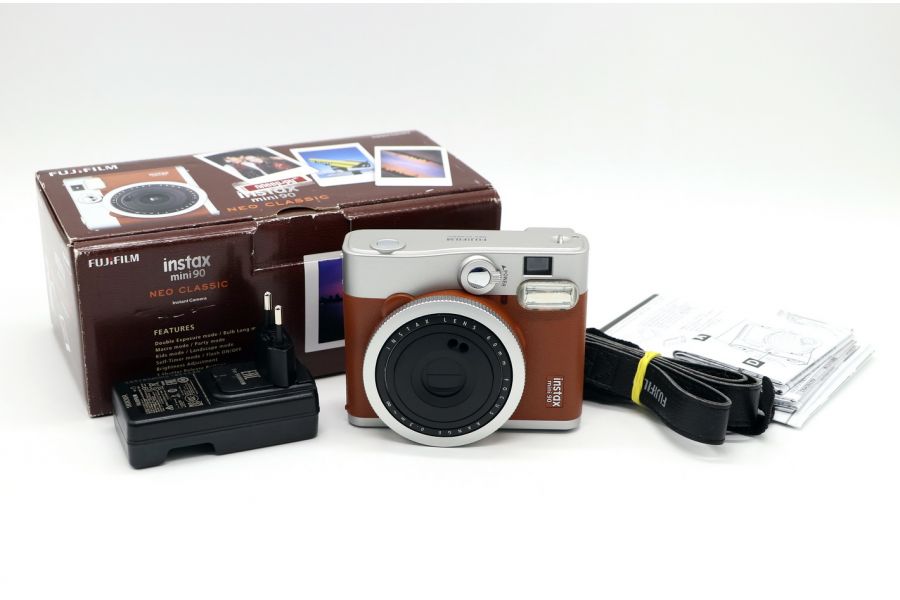 Fujifilm Instax mini 90 в упаковке