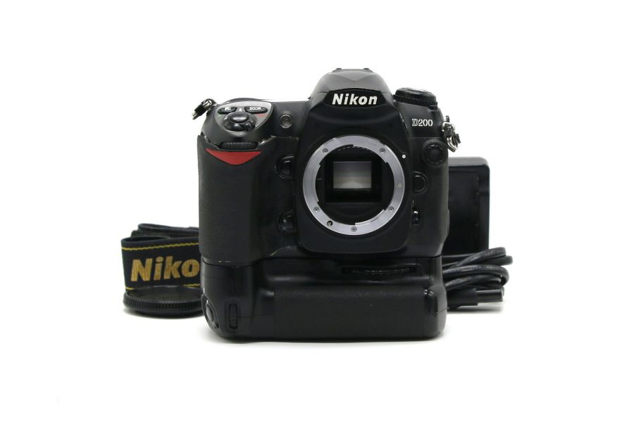 Nikon D200 body (пробег 37430 кадров)