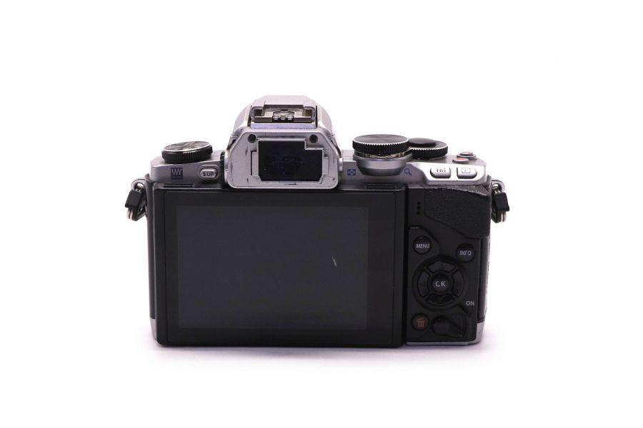 Olympus OM-D E-M10 body (пробег 28500 кадров)
