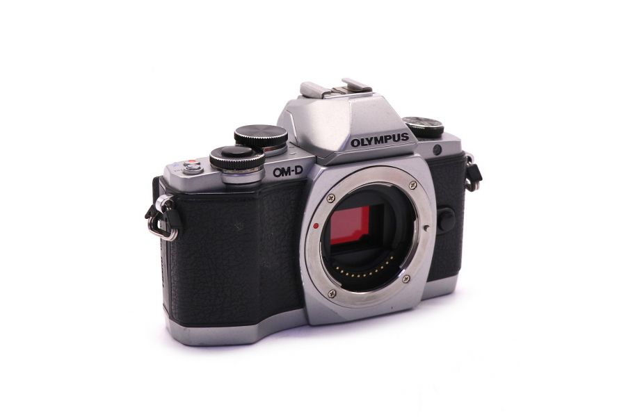Olympus OM-D E-M10 body (пробег 28500 кадров)