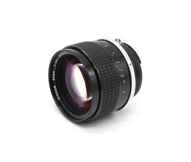 Nikon 85mm f/1.4 Ai-S Nikkor