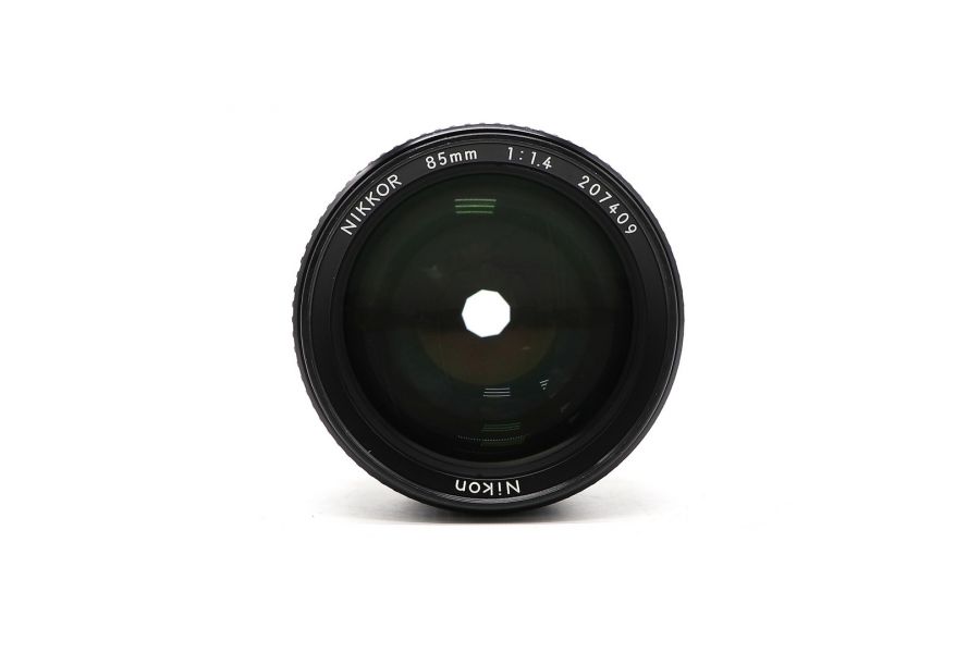 Nikon 85mm f/1.4 Ai-S Nikkor