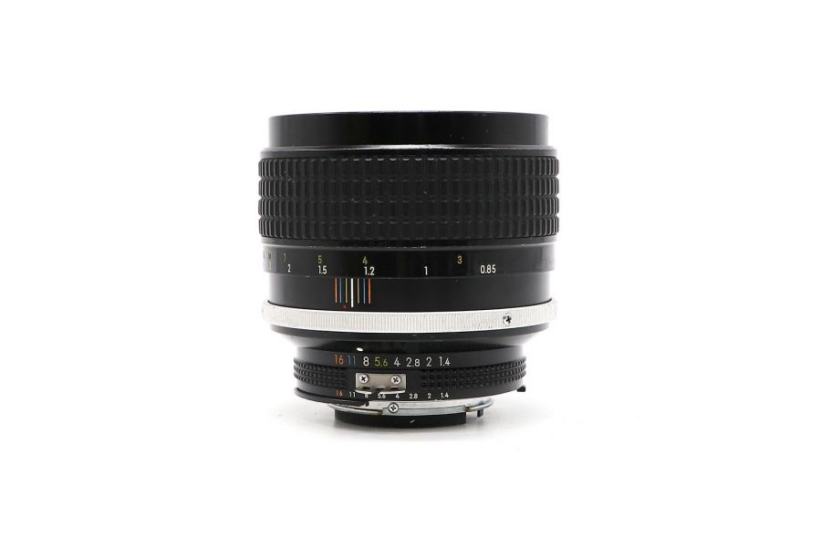 Nikon 85mm f/1.4 Ai-S Nikkor