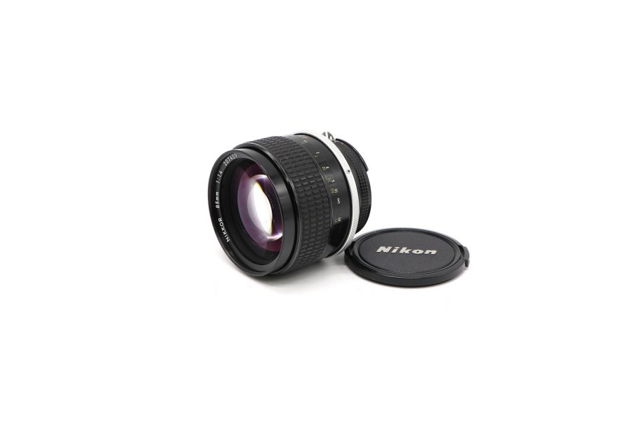 Nikon 85mm f/1.4 Ai-S Nikkor