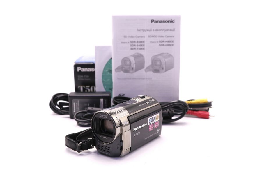 Видеокамера Panasonic SDR-T50 в упаковке