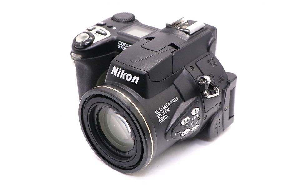 Nikon Coolpix 5700