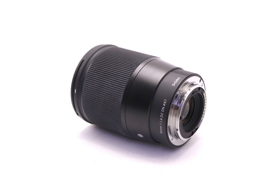Sigma AF 16mm f/1.4 DC DN Sony E в упаковке