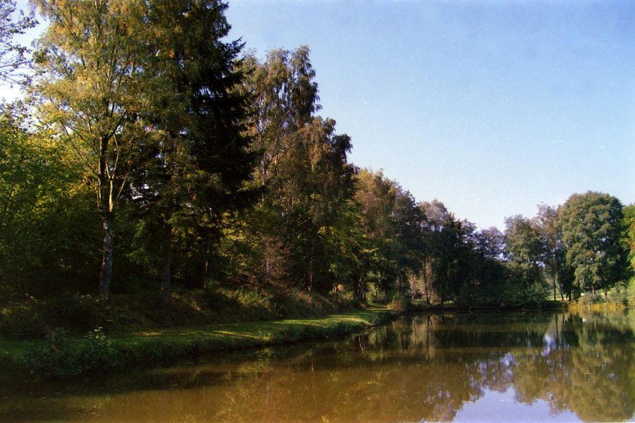 Revuenon Auto MC 2,8-3,8/35-70mm (Japan, 1979)