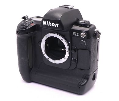 Nikon D1X body