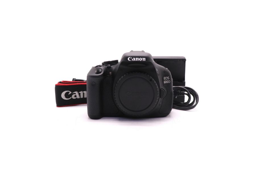 Фотокамера Canon EOS 600D body (пробег 450 кадров)