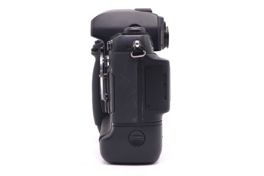 Nikon D1X body (Japan, 2001)