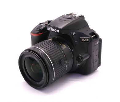 Nikon D5600 kit (пробег 6015 кадров)