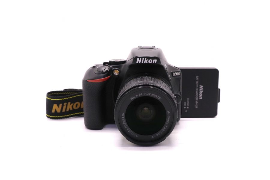 Nikon D5600 kit (пробег 6015 кадров)